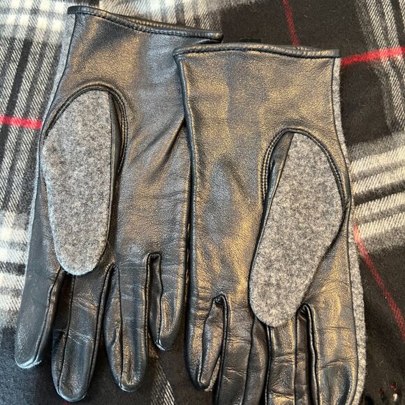 SALE! Beautiful Talbots Grey Leather Gloves - Picture 3 of 6